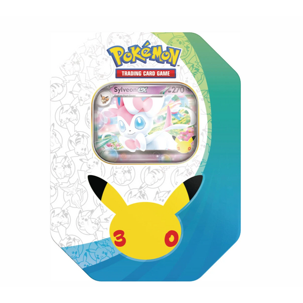 Lata metálica Pokémon 30 Aniversario con carta promocional de Sylveon ex y diseño de Pikachu en tonos blanco y azul.