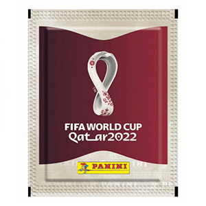 Sobre de cromos Panini FIFA World Cup Qatar 2022 con diseño en color granate y el logo oficial del mundial.