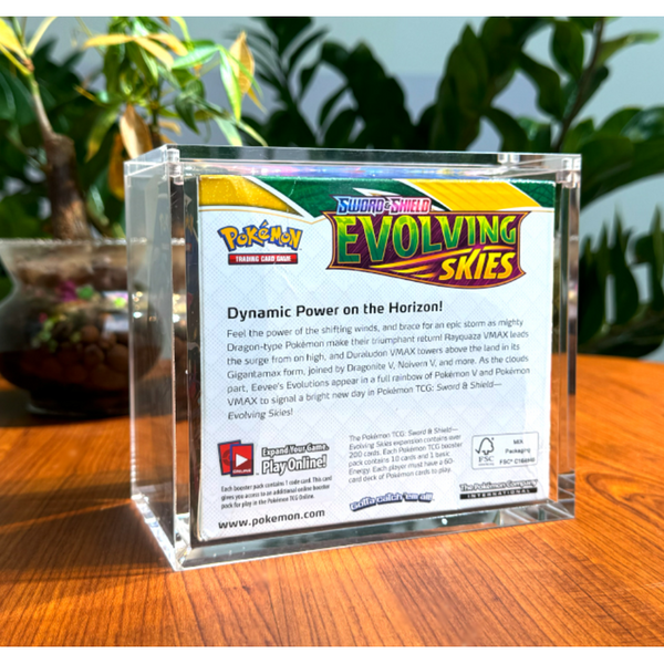 Caja protectora de metacrilato transparente de 0,5cm para cajas de sobres Pokémon, con cierre magnético y protección UV.