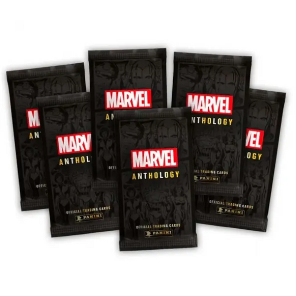 Sobres negros de cartas coleccionables Marvel Anthology de Panini con logo rojo y detalles de superhéroes en relieve.