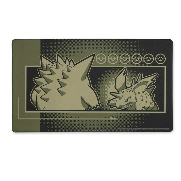 Tapete de juego Pokémon 30 aniversario con Gengar y Nidorino en tonos verde oliva y negro, estilo retro de 8 bits.