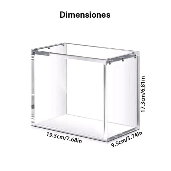 Caja protectora de metacrilato transparente para Pokémon ETB con cierre magnético y medidas detalladas.