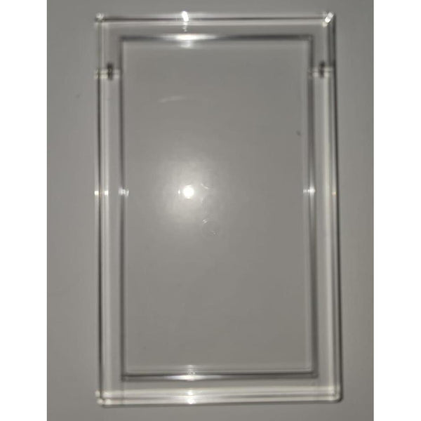Protector de metacrilato transparente de 0,5cm con tapa imantada para sobres, resistente a rayos UV y golpes.