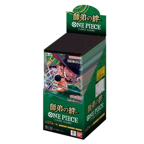 Caja expositora de sobres One Piece Card Game OP-12 Legacy of the Master en color verde con ilustración de Zoro y Mihawk.