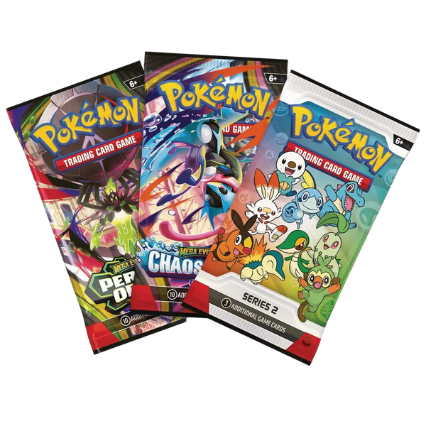 Tres sobres de cartas Pokémon TCG: Chaos Rising, Perfect Order y First Partner Serie 2 con ilustraciones de compañeros.