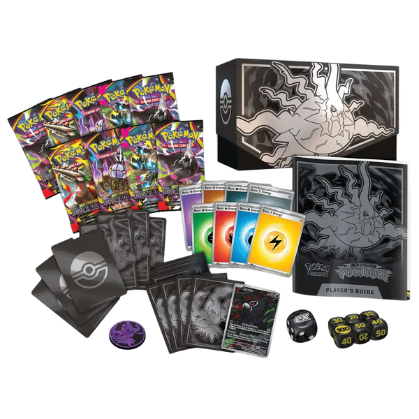 Caja Élite Pitch Black con sobres, guía, contadores de daño, moneda, fundas negras y cartas de energía Pokémon.