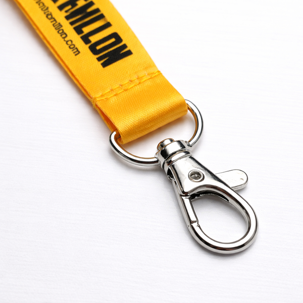 Colgante Pokemillon Amarillo con Logo Negro