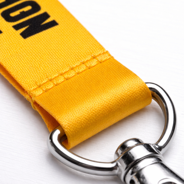 Colgante Pokemillon Amarillo con Logo Negro