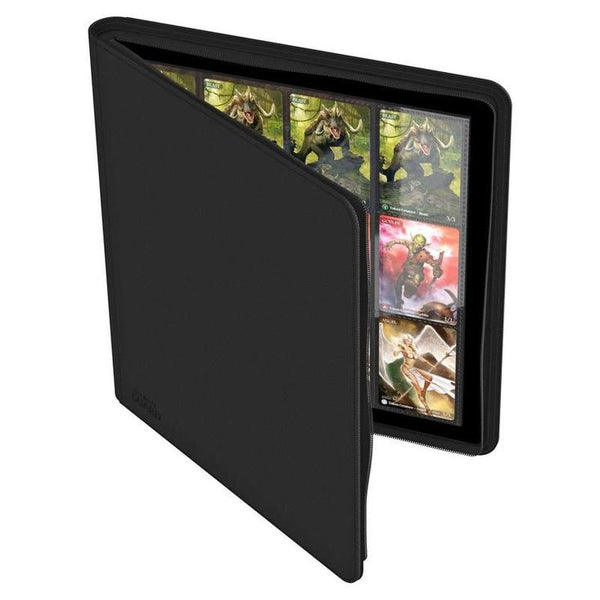 Álbum negro Ultimate Guard Zipfolio de 480 bolsillos con material XenoSkin, cierre de cremallera y páginas para cartas coleccionables.