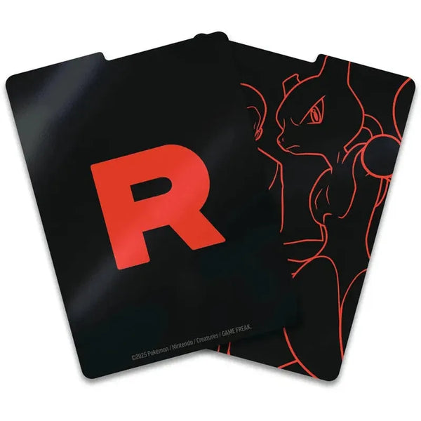 Dos fundas para cartas Pokémon negras con el logo rojo de Team Rocket y la silueta de Mewtwo en líneas rojas.