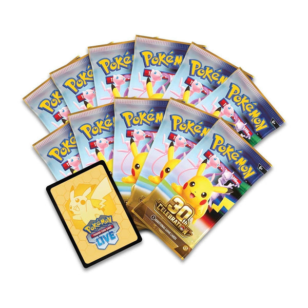 Sobres de cartas Pokémon 30th Celebration con Pikachu y Mew junto a una tarjeta de código para Pokémon TCG Live.