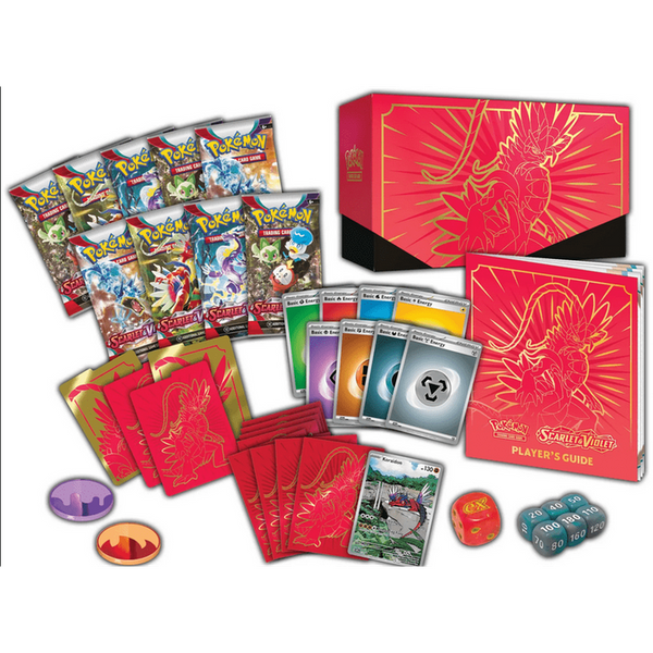 Caja de Entrenador Élite Pokémon Escarlata y Púrpura con sobres, guía del jugador, fundas rojas y dados de daño.